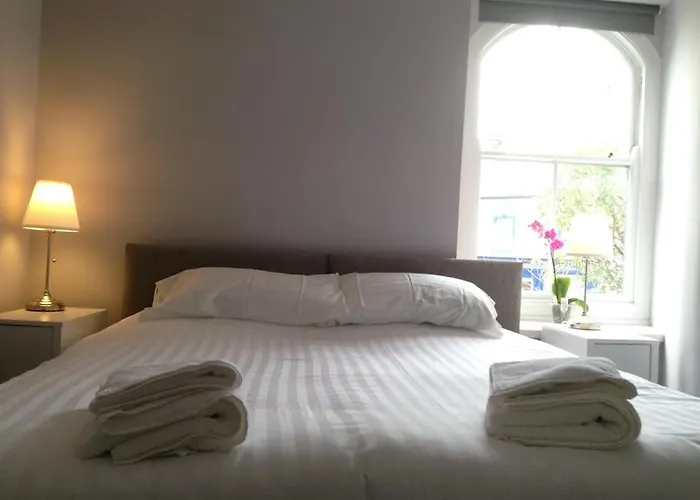 Madtom Seafood Cafe Bar & Guest Rooms