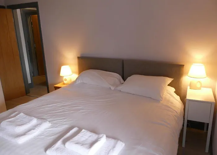 Madtom Seafood Cafe Bar & Guest Rooms